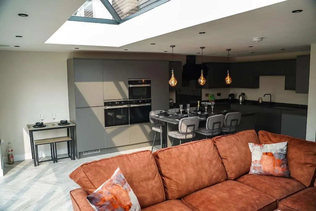 דירות יורק Modern And Luxury House