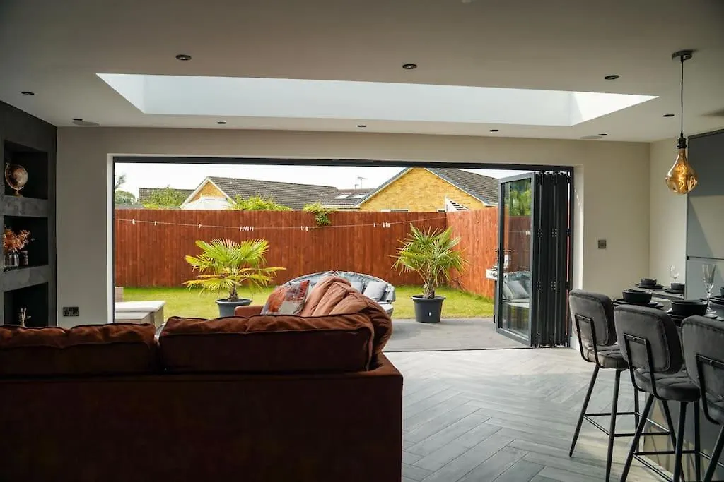 דירות יורק Modern And Luxury House