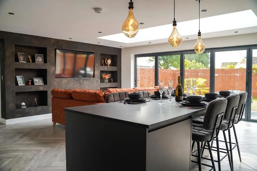 דירות יורק Modern And Luxury House
